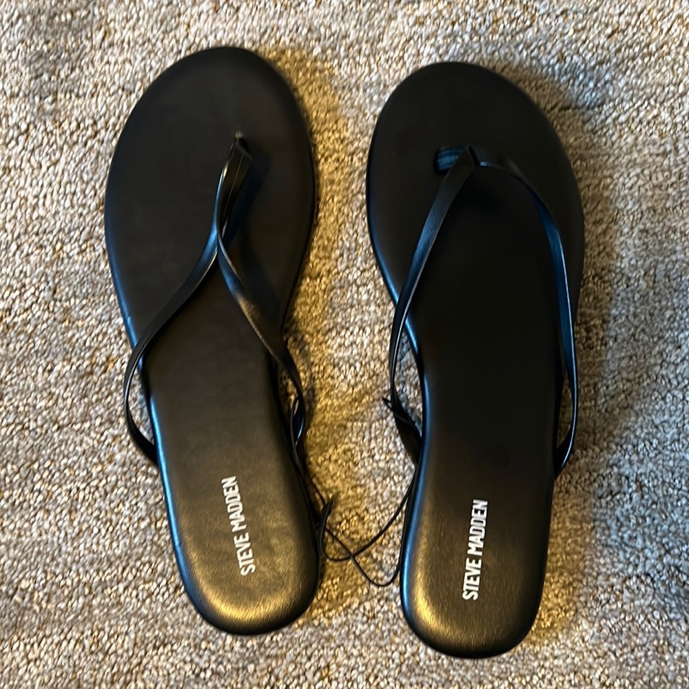 Black Steve Madden Flip Flops size 9